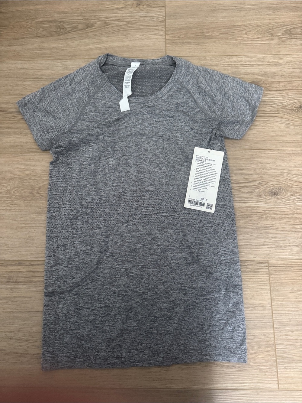 LULULEMON SWIFTLY TECH SHORT SLEEVE 2.0 
White size 6 brand new